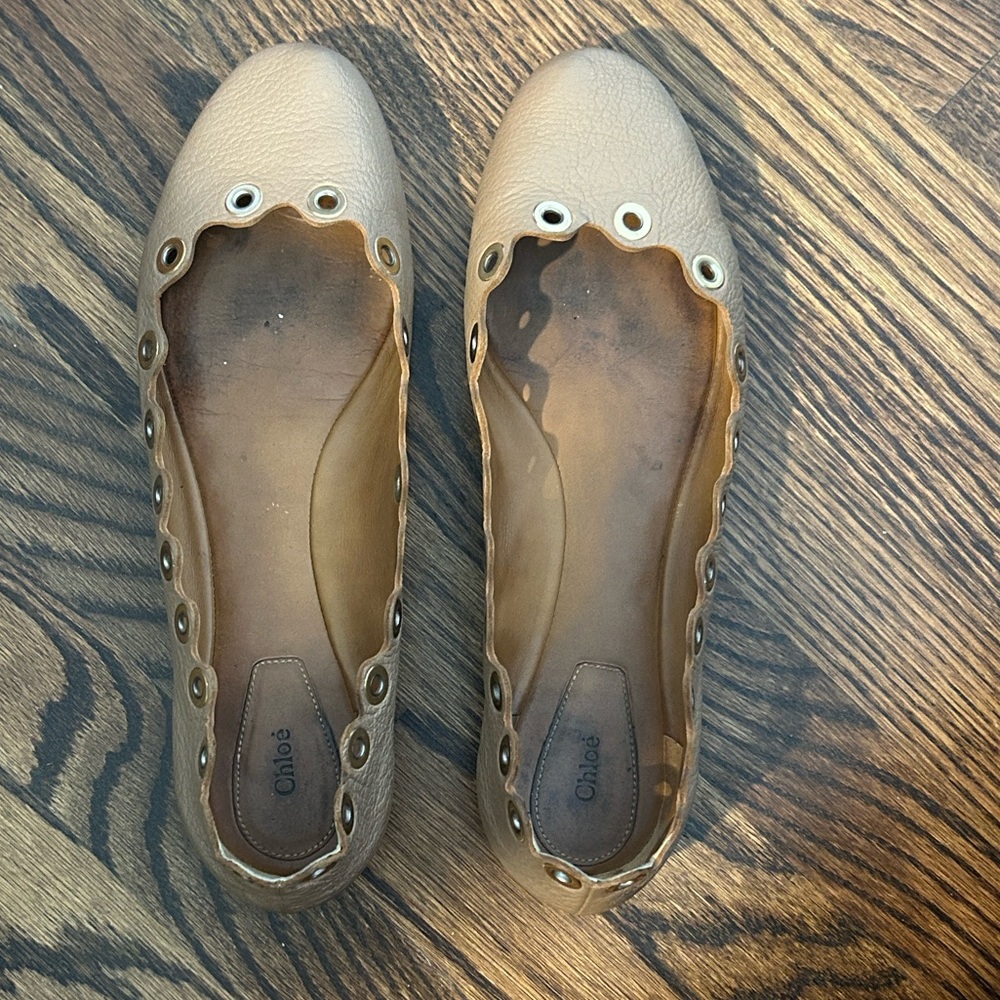 Chloe preowned tan leather ballet flats with silver grommets, size 39 (9)